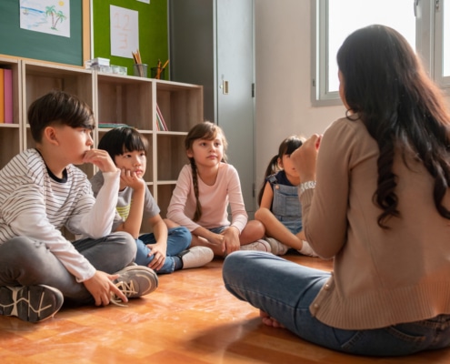 Kinderen kunnen te maken hebben met stress en spanningen thuis. Geef je kind op voor Billy Boem.