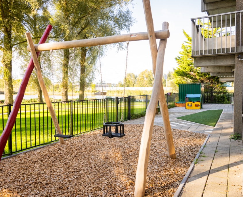 Regie pakken doe je niet alleen: hoe moeders en professionals samen de cirkel van geweld doorbreken